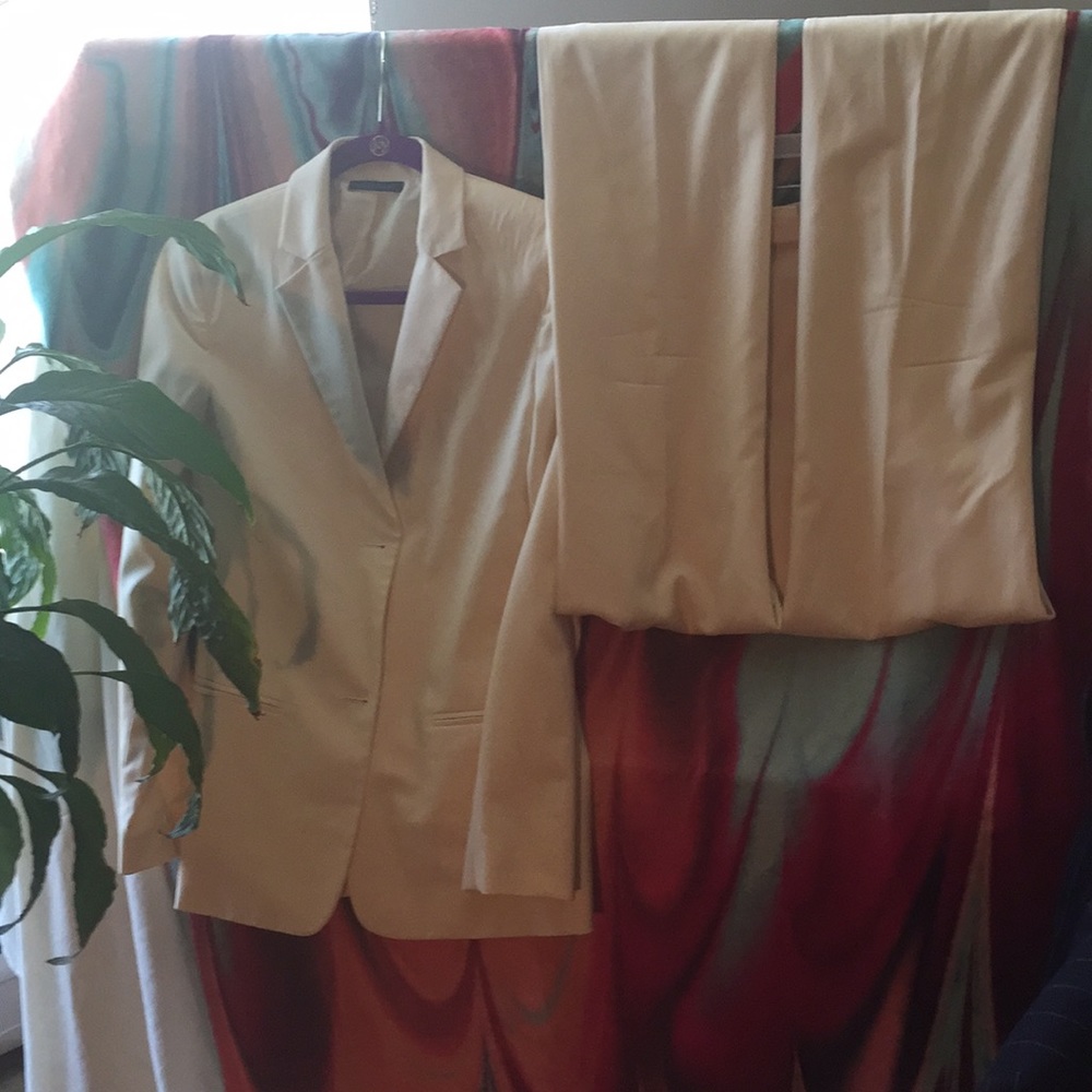 Ladies pant suit